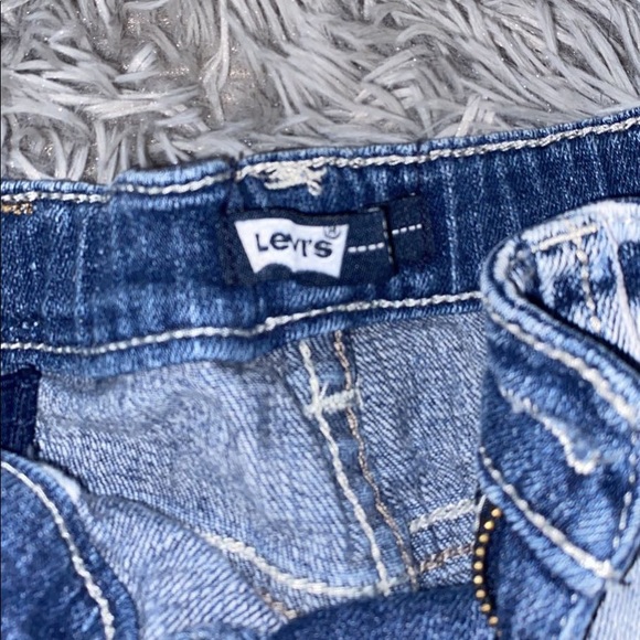 Levi’s Jean Short Shorts - Picture 4 of 4